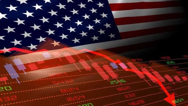 ارتفعت إلى 48%.. "موديز" تحذر من احتمالية ركود اقتصادي في أمريكا