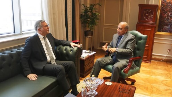 وزيرا الكهرباء والبترول يناقشان خطة التوسع في مشروعات الطاقات المتجددة