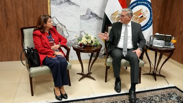  وزير البترول يبحث استثمارات شل العالمية في البحث وإنتاج الغاز في مصر