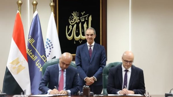 توقيع تراخيص خدمات و"إنترنت الأشياء" بين الجهاز القومي لتنظيم الاتصالات و7 شركات عالمية لتصنيع السيارات