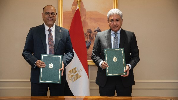 وزيرا السياحة والعمل وزيرا السياحة والعمل