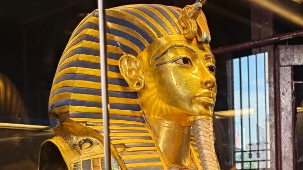 قاعة الملك توت عنخ آمون