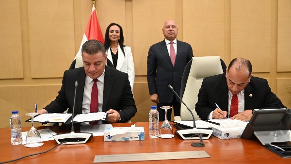 وزيرا الصناعة والتضامن