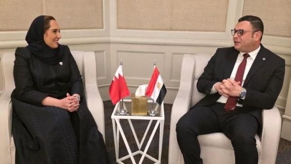 وزير الإسكان ونظيرته البحرينية