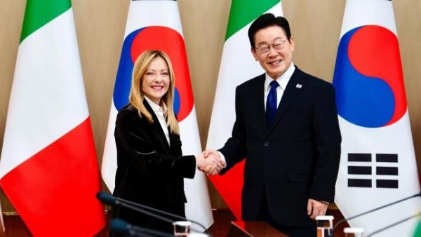 كوريا الجنوبية وإيطاليا