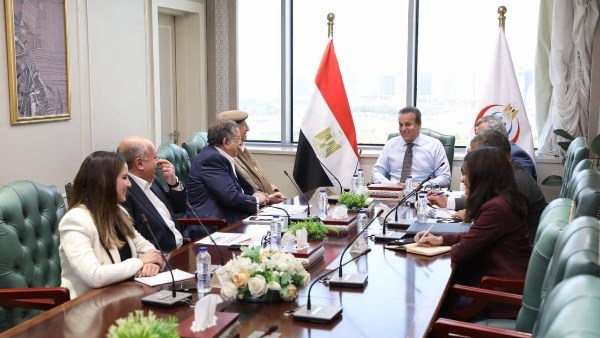 وزير الصحة يجتمع مع شركة المراسم لمتابعة المشروعات الصحية المشتركة
