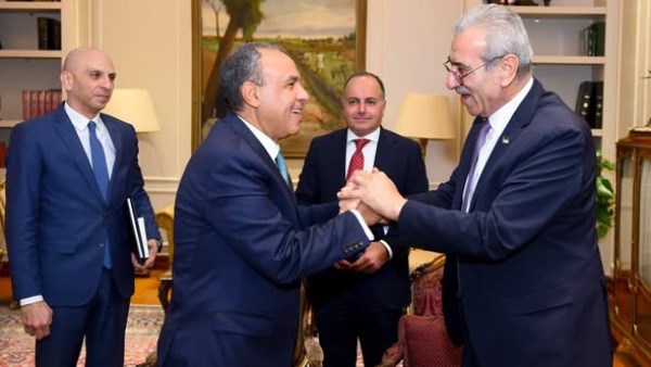  وزير الخارجية