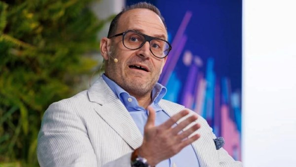 مجموعة ساكس العالمية تعلن تغييراً مفاجئاً في قيادتها وسط تقارير عن إفلاس محتمل