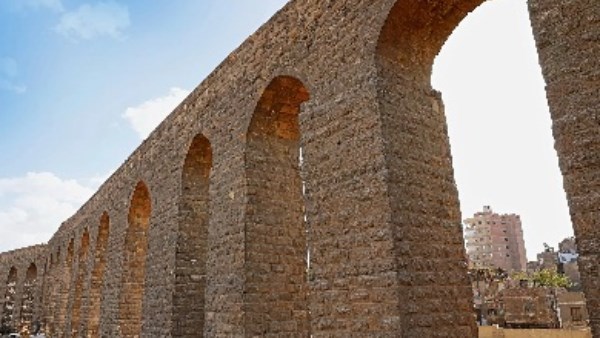 السياحة توضح حقيقة أعمال تنظيف وترميم سور مجرى العيون