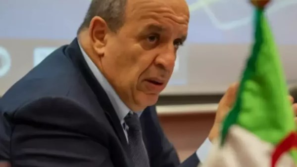 الرئيس الجزائري يُنهي مهام محافظ البنك المركزي ويعيّن نائبًا له بالنيابة