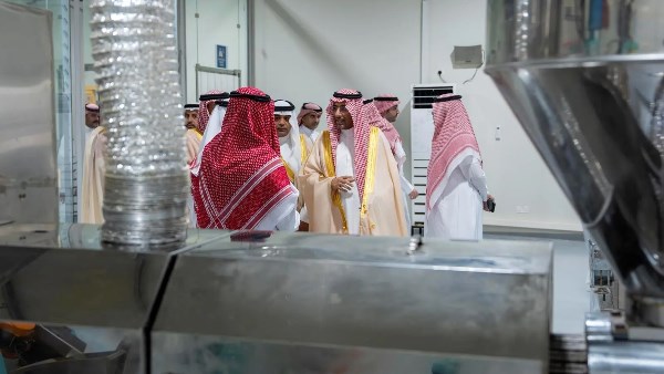 وزير الصناعة السعودي يدشّن مشروعًا جديدًا لصناعة الأعلاف
