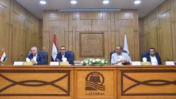 وزير الاستثمار خلال لقائه مع مستثمري قنا.. تشكيل فريق عمل مشترك للانتهاء من حصر ومعالجة التحديات 