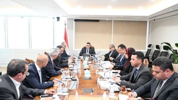 وزير الإسكان يبحث مع شركة سامكريت المشروعات التي تنفذها بالمدن الجديدة