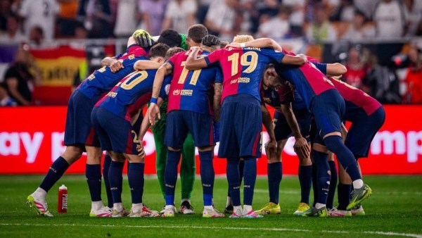 برشلونة يتوّج بكأس السوبر الإسباني للمرة 15 بعد فوز مثير على ريال مدريد 3-2