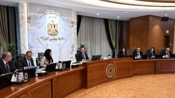 رئيس الوزراء يتابع ملف حصر التكلفة الاقتصادية لأعداد اللاجئين والمهاجرين في مصر