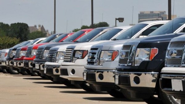 إدارة ترامب تسعى لخفض أسعار السيارات وتقليل التركيز على المركبات الكهربائية