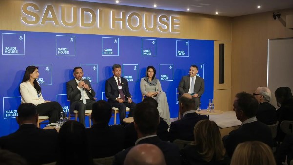 وزير الصناعة السعودي في دافوس.. التحول الصناعي يتطلب تكامل الجهود بين القطاعين العام والخاص