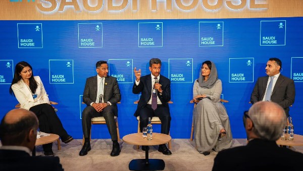 جناح "Saudi House" في دافوس يناقش التحديات العالمية ويعزز الشراكات الدولية