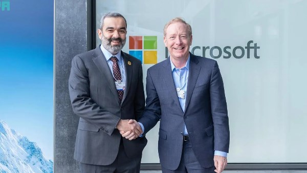 دافوس.. وزير الاتصالات السعودي يبحث توسيع الشراكات التقنية العالمية في الذكاء الاصطناعي والحوسبة السحابية