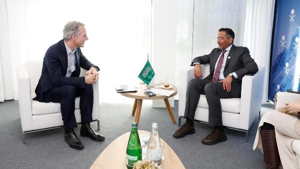 وزير الصناعة السعودي يستعرض فرص التعاون في التصنيع المتقدّم وصناعة الصلب خلال دافوس 2026