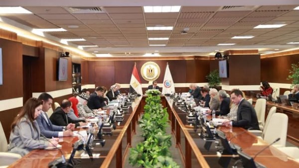 الصحة تبحث الفرص الاستثمارية الجديدة لتعزيز توافر الدواء بأسعار مناسبة وجودة عالية