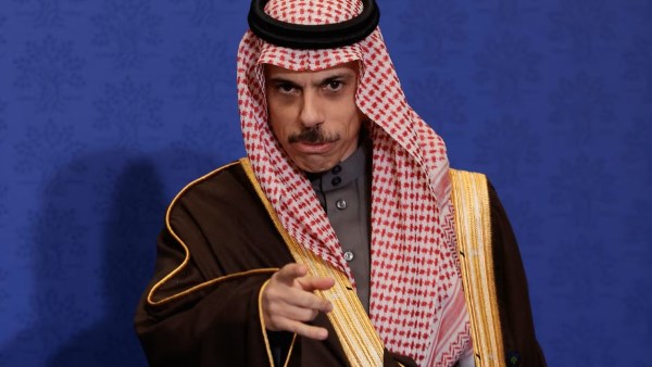 وزير الخارجية السعودي: انسحاب الإمارات الكامل من اليمن ركيزة لاستمرار العلاقات الثنائية