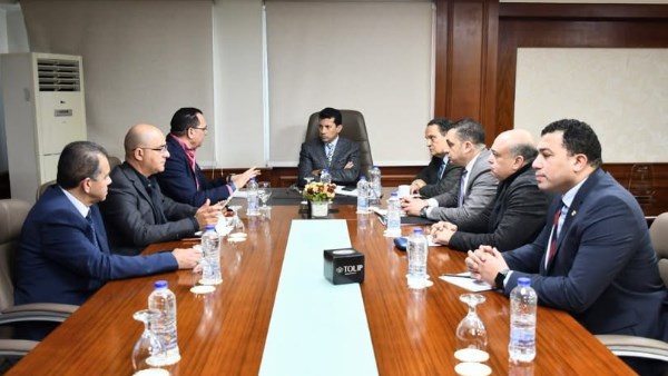 وزير الشباب والرياضة يبحث إجراءات التحول الرقمي للملف الطبي الرياضي وإتاحة الكود الموحد