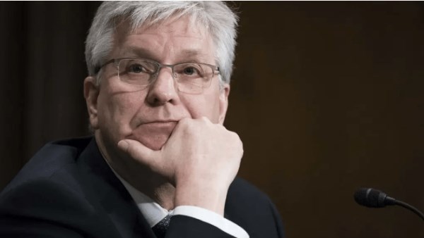 مسؤول في الاحتياطي الفيدرالي يحذّر من تباطؤ التوظيف ويدعو إلى خفض الفائدة