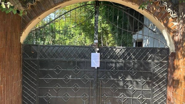 مركزًا غير مرخص لعلاج الإدمان