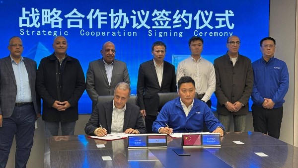  وزير الكهرباء