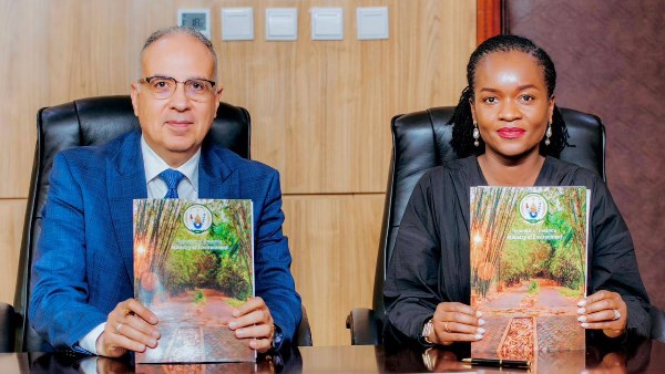 وزير الري ووزيرة البيئة الرواندية