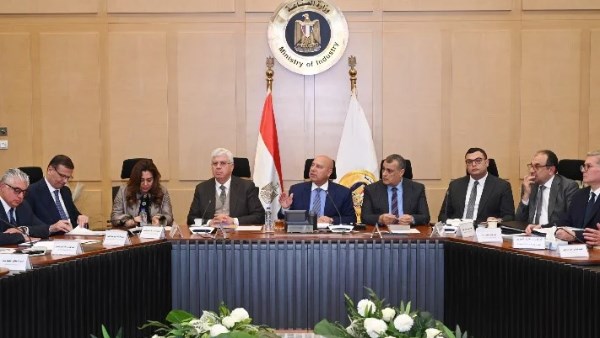 وزير الصناعة والنقل 