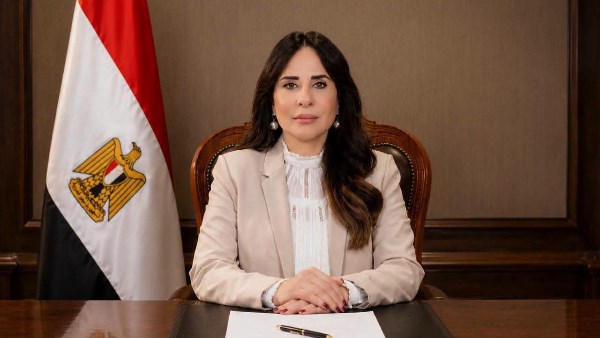 وزيرة الإسكان 