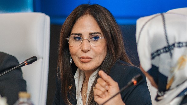 وزيرة الإسكان 