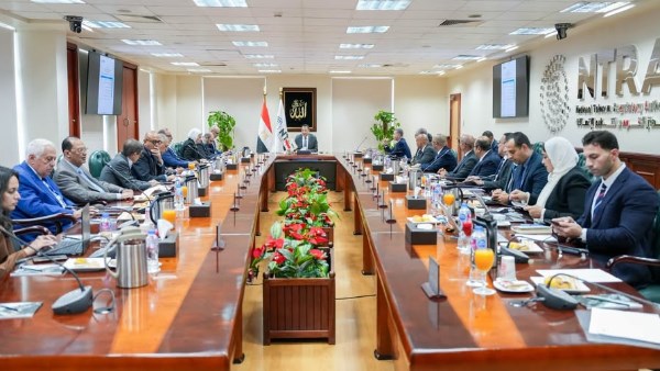 الاتصالات تبحث تطوير الصناعة المحلية وتعزيز التصنيع الرقمي ومراكز البيانات والذكاء الاصطناعي