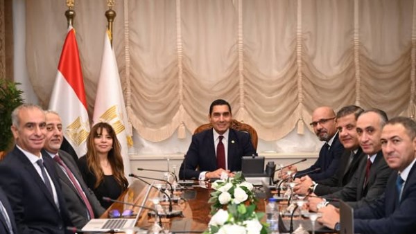 وزير الشباب يبحث مع البنك الأهلي وروابط توسيع دعم المواهب وتطوير مراكز الشباب