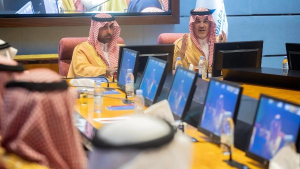 وزير الاستثمار السعودي يبحث مع رجال الأعمال فرص التوسع الاستثماري في الشرقية