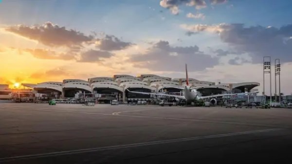 بعد اعتداء جديد.. تعليق العمليات التشغيلية بمطار الملك خالد الدولي