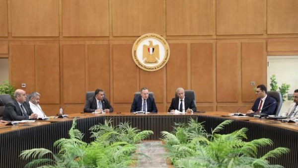 وزير التعليم العالي يبحث الاستفادة من خبرات الباحثين المصريين المتدربين في اليابان