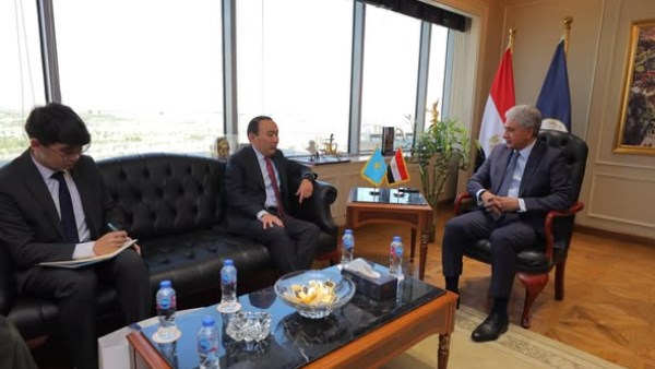 مصر وكازاخستان تبحثان تعزيز التعاون السياحي وزيادة الحركة الوافدة