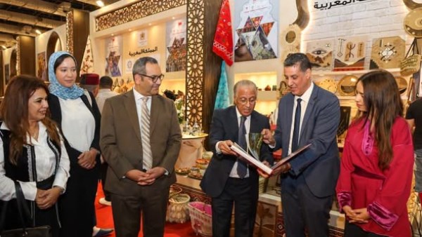 مشاركة عربية وأجنبية.. إقبال جماهيري واسع على معرض «تراثنا 2026»