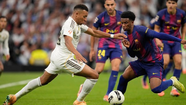 صدارة برشلونة وطموح ريال مدريد.. تفاصيل مواجهة الكلاسيكو المرتقبة