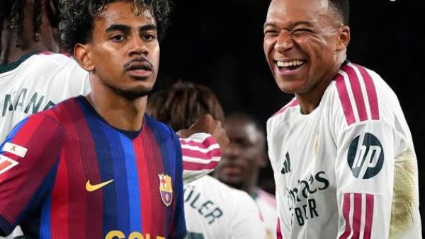 ريال مدريد يهزم برشلونة 2-1 ويشعل المنافسة على صدارة الدوري الإسباني