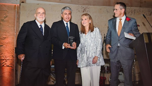 وزير السياحة