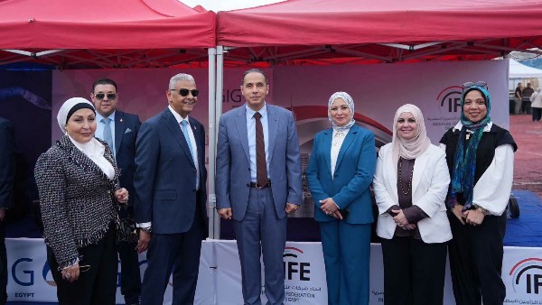 الدكتور إسلام عزام