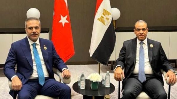 وزير الخارجية يلتقي نظيره التركي