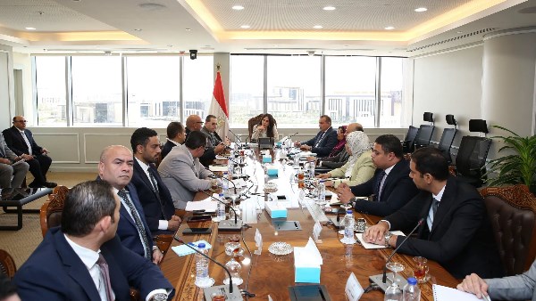 وزيرة الإسكان 