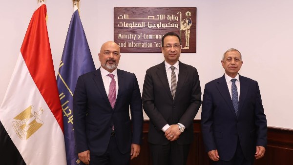 وزير الاتصالات 