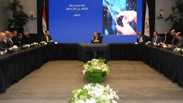 وزير الاستثمار مع كبار المطورين العقاريين