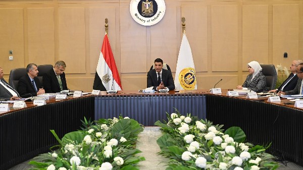 خالد هاشم وزير الصناعة